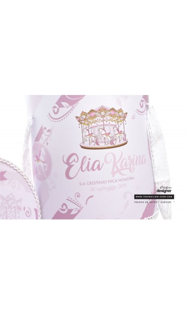 Trusou de botez elegant, brodat cu un carusel roz, Povestea Carusel 8